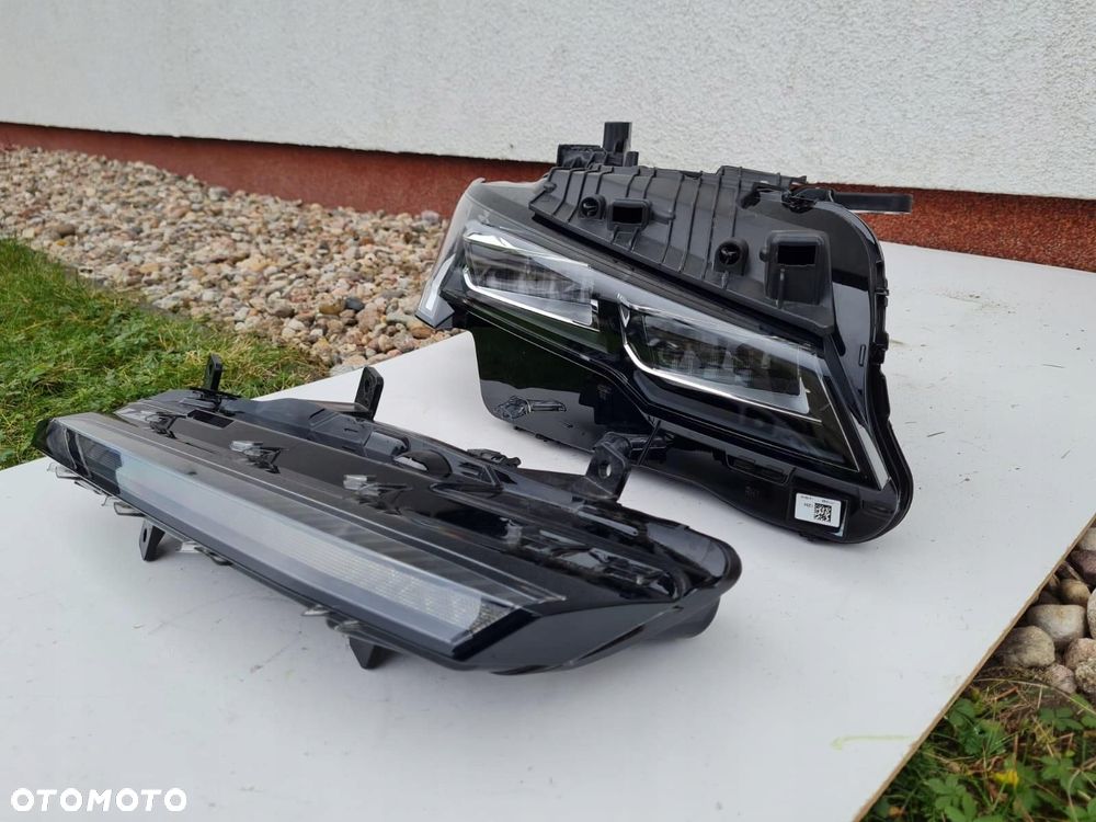PEUGEOT 308 III T10 Lampa prawa przód DRL Led Full Led Matrix 98491148 - 4