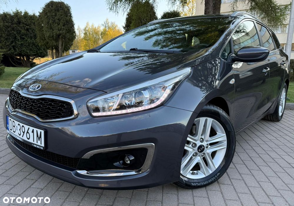 Kia Ceed 1.6 GDI Dream Team Edition - 19