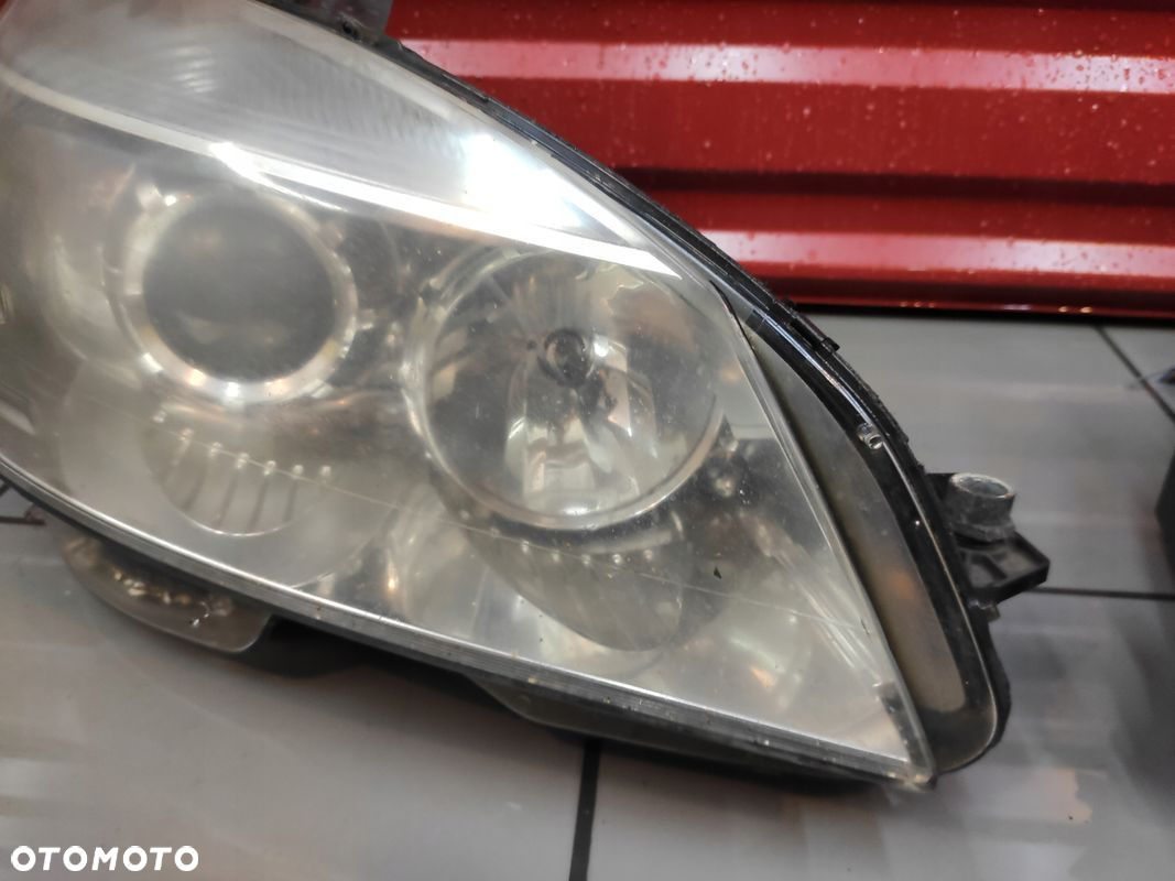 MERCEDES C-KLASA W204 LAMPA PRAWA PRZÓD PRZEDNIA SOCZEWKA ORYGINAŁ UK - 3