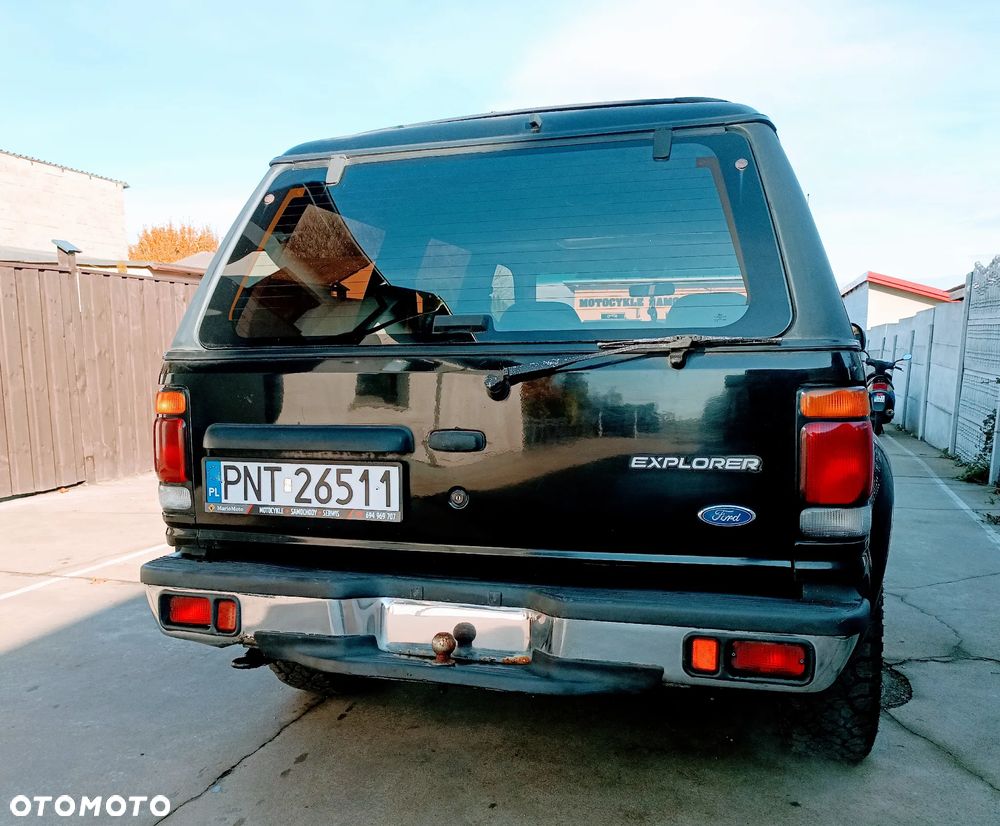 Ford Explorer Standard - 10