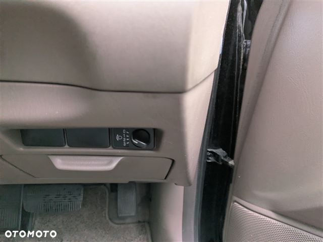 Nissan Laurel - 11