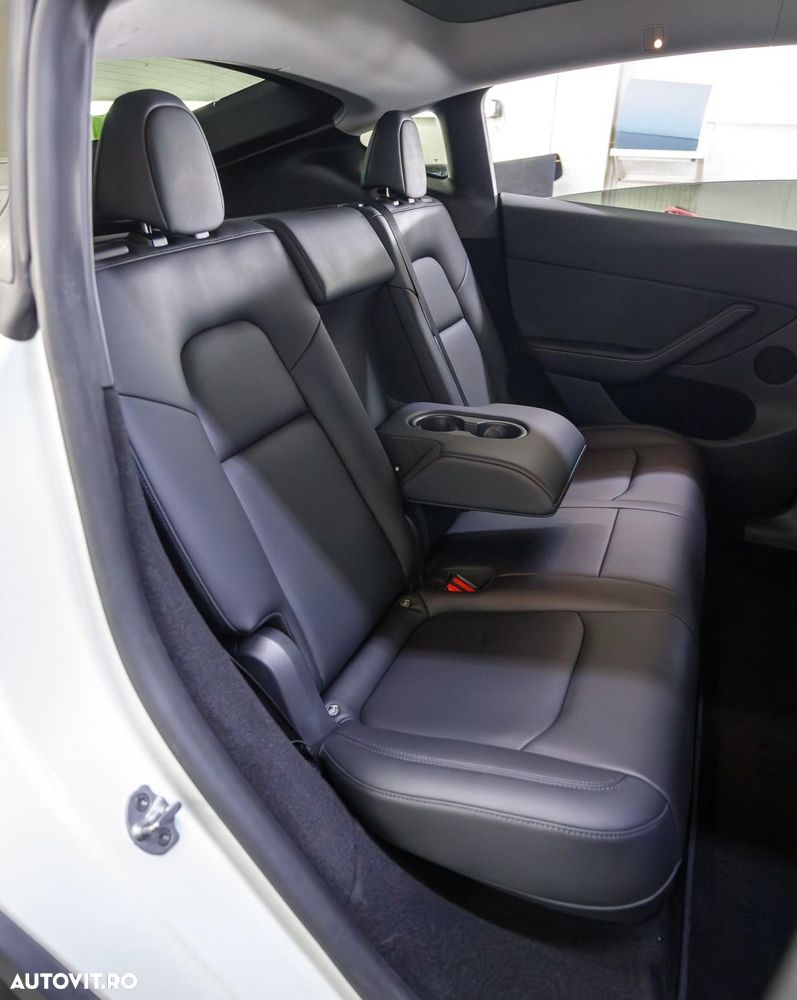 Tesla Model Y Long Range Dual Motor AWD - 14