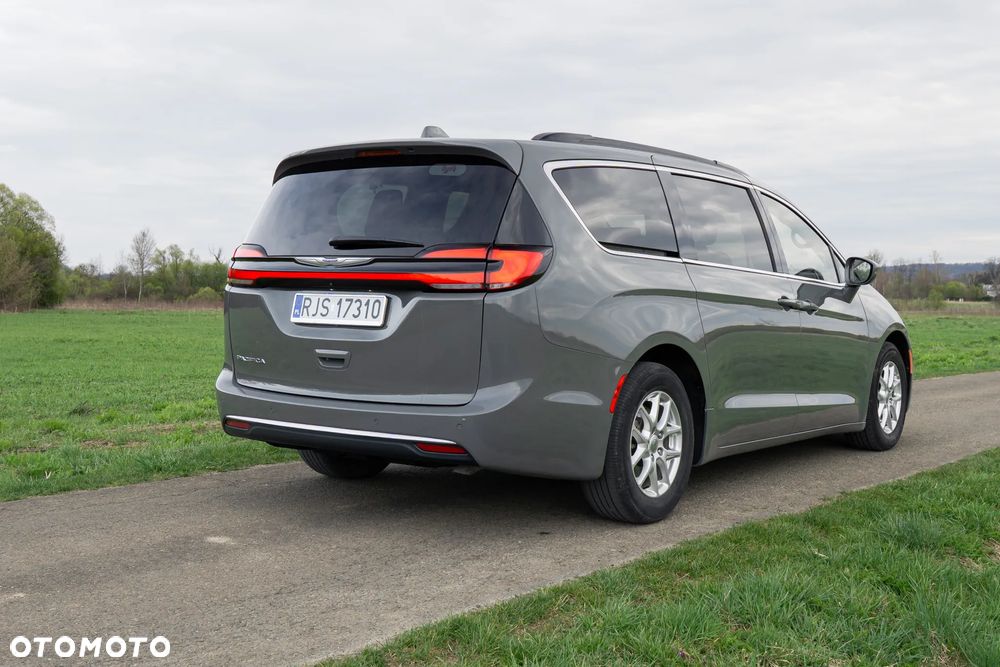 Chrysler Pacifica - 5