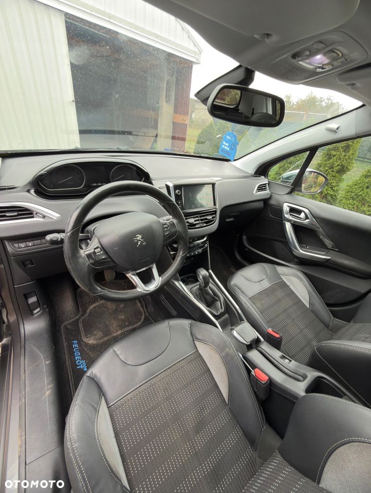 Peugeot 2008 1.2 Pure Tech Style - 7