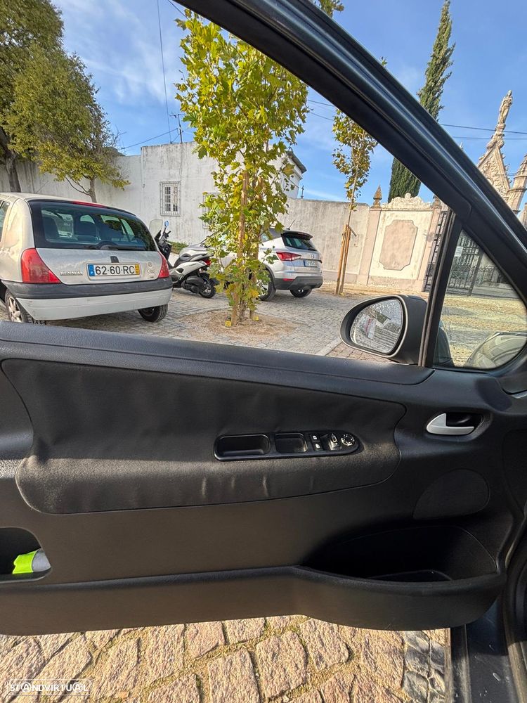 Peugeot 207 1.4 HDi Urban - 12
