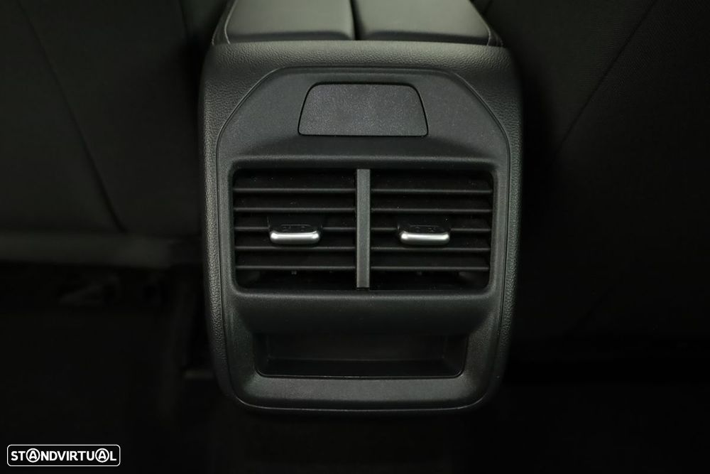 VW Passat Variant 1.5 TSI eHybrid DSG - 22