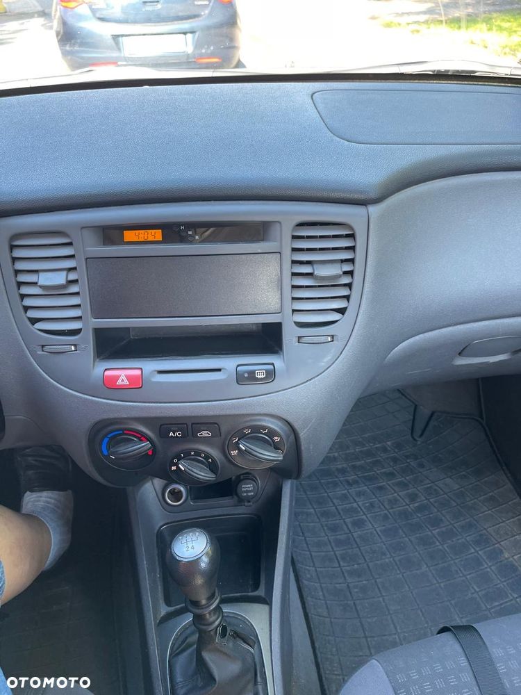 Kia Rio 1.4 Family - 12