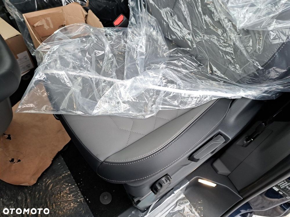 Volkswagen Nowa Caravelle Life silnik: 2,0 l TDI 150 KM / skrzynia biegów: 8-biegowa automatyczna rozstaw osi: 3500 mm   Rozsz. - 14