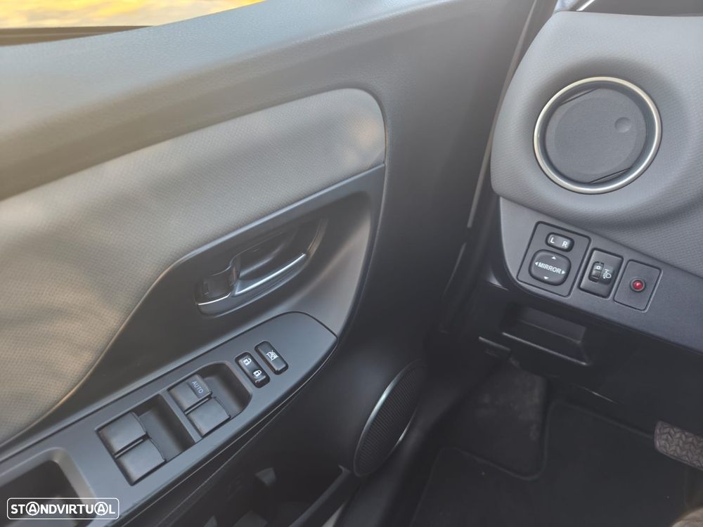 Toyota Yaris 1.5 HSD Comfort+Navi - 14