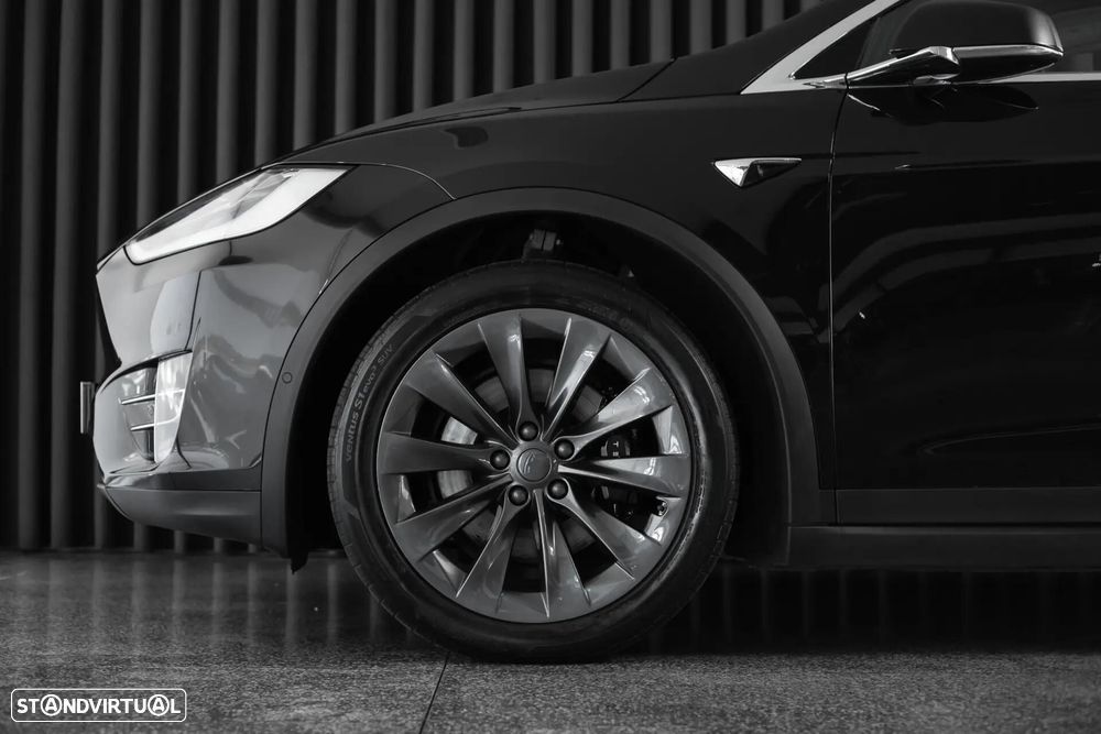 Tesla Model X 90D - 7