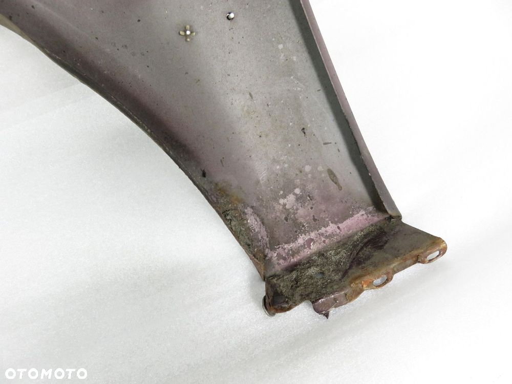 BŁOTNIK PRAWY PRZEDNI AUDI 80 B4  LZ3T - 3