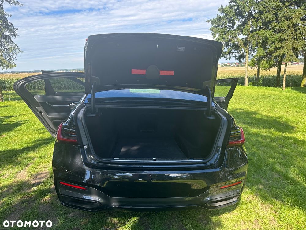 BMW Seria 7 750i xDrive sport - 16