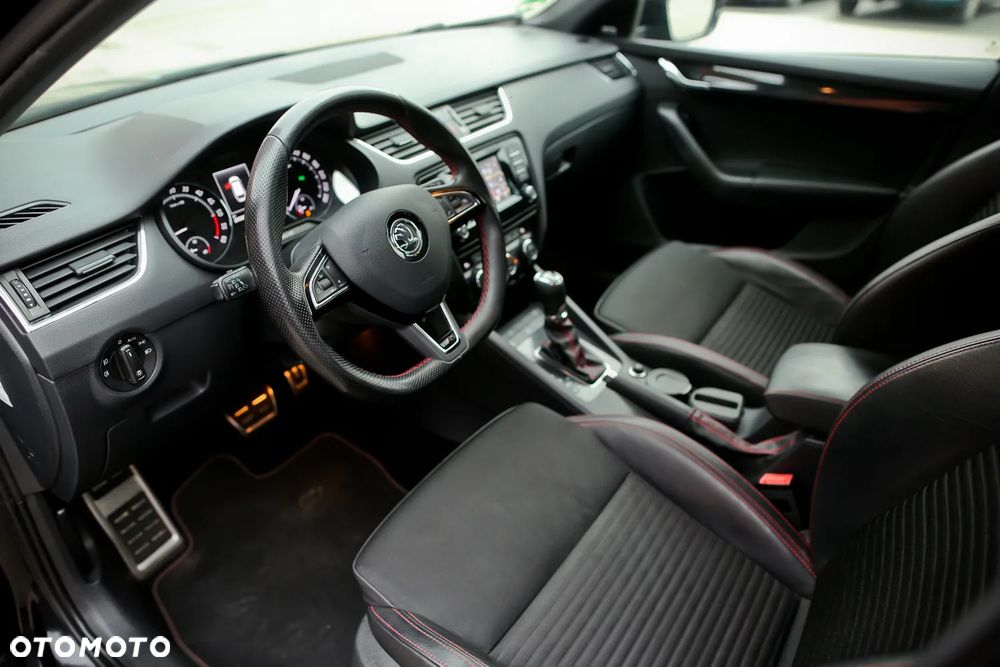 Skoda Octavia 2.0 TDI DSG RS - 18