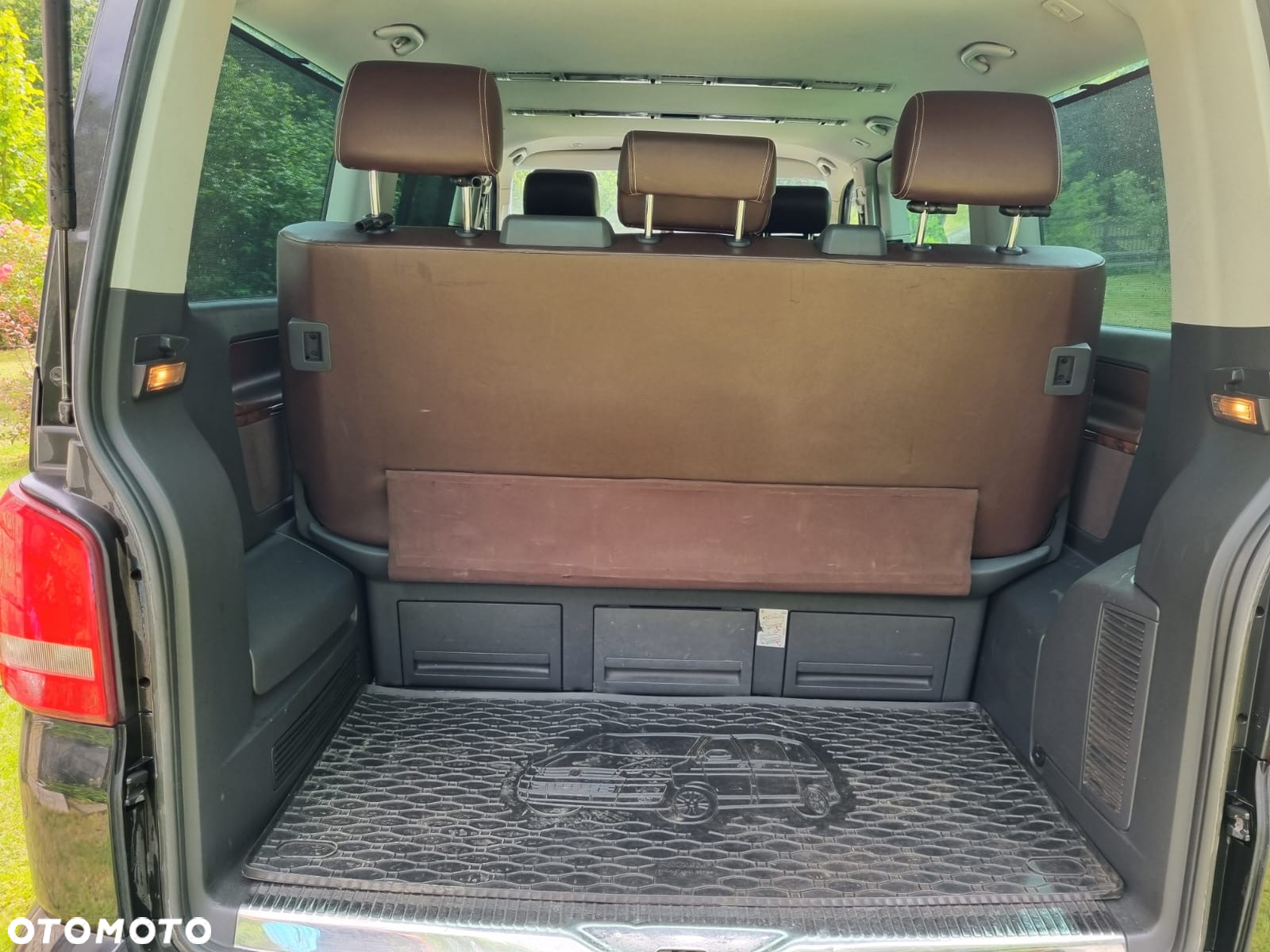 Volkswagen Multivan - 13