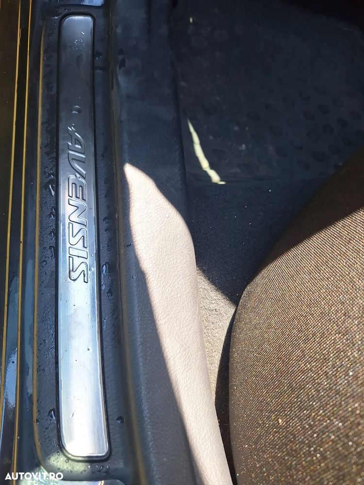 Toyota Avensis 1.6 Sedan Terra - 14