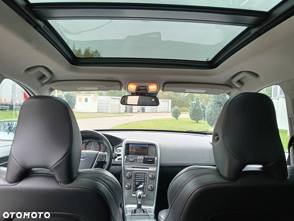 Volvo XC 60 T6 AWD R-Design Momentum - 8
