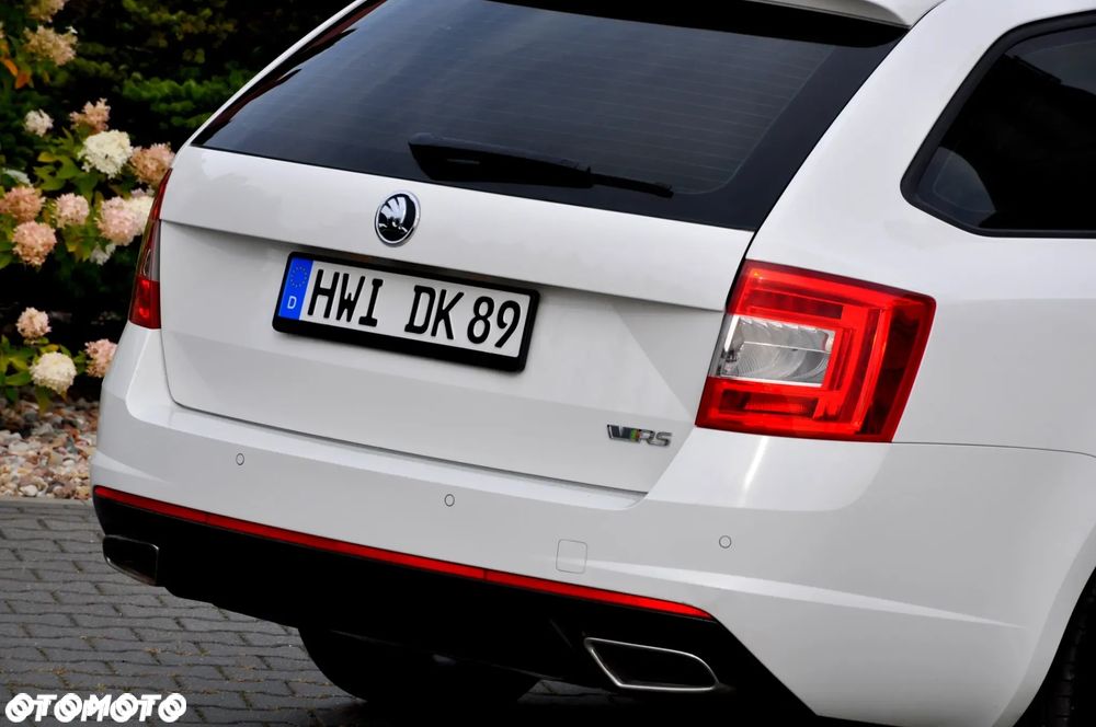 Skoda Octavia Combi 2.0 TDI DSG RS - 18