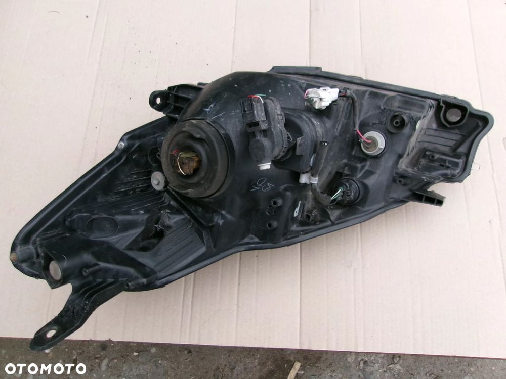 LAMPA PRZÓD PRAWA TOYOTA YARIS III  LIFT 14-17 - 2
