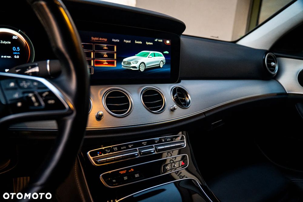 Mercedes-Benz Klasa E 300 AMG/Avantgarde - 12