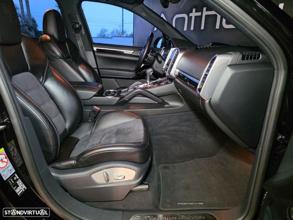 Porsche Cayenne Platinum Edition - 24