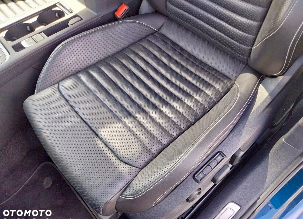 Volkswagen Passat 2.0 TDI SCR DSG 4Motion Elegance - 17