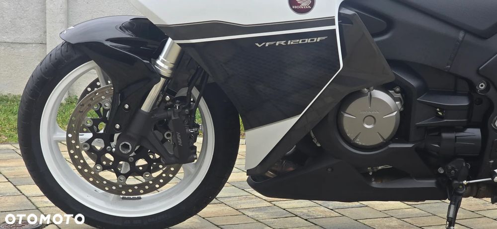 Honda VFR - 16