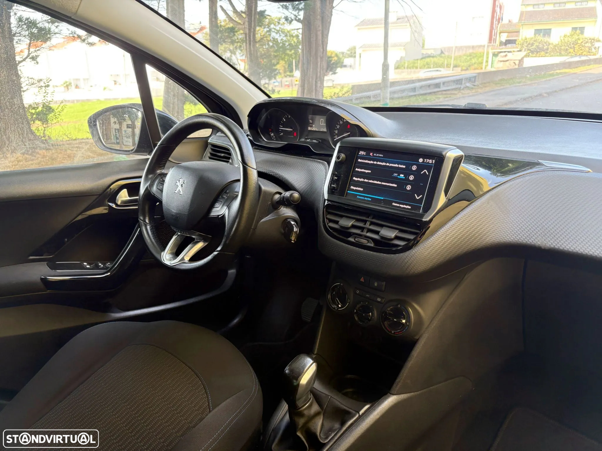 Peugeot 208 1.2 PureTech Style - 12