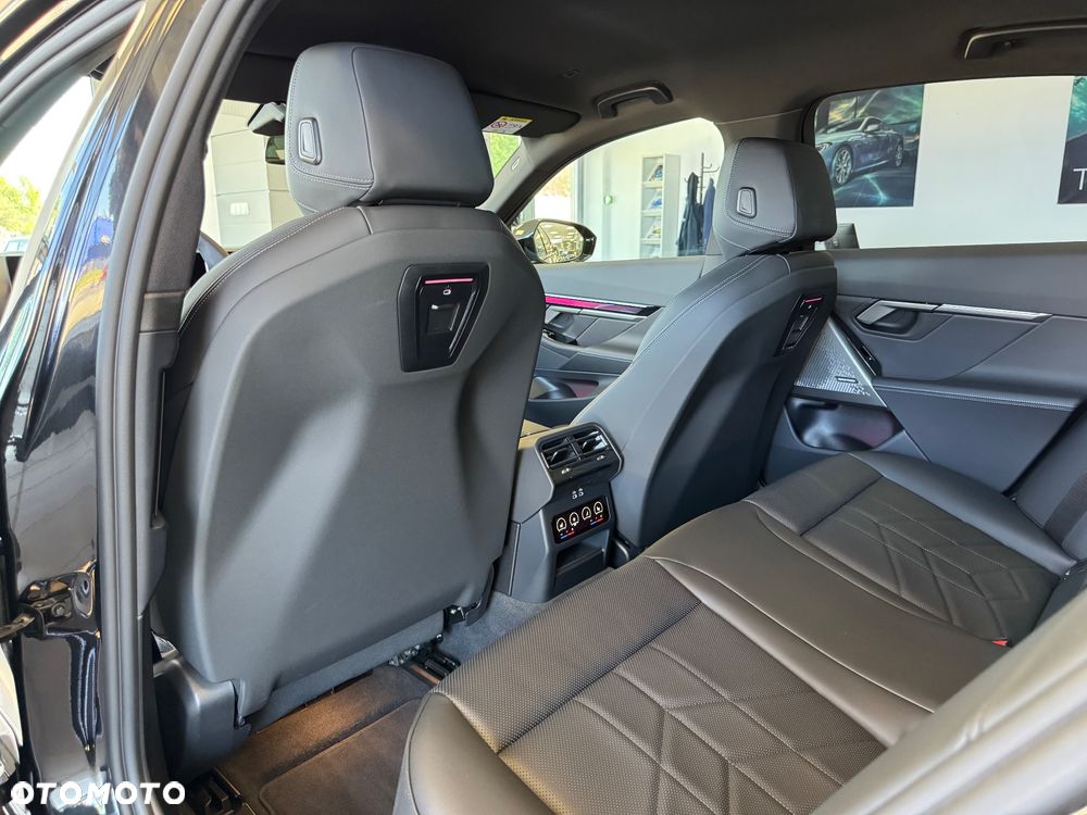 BMW Seria 5 520d xDrive - 28