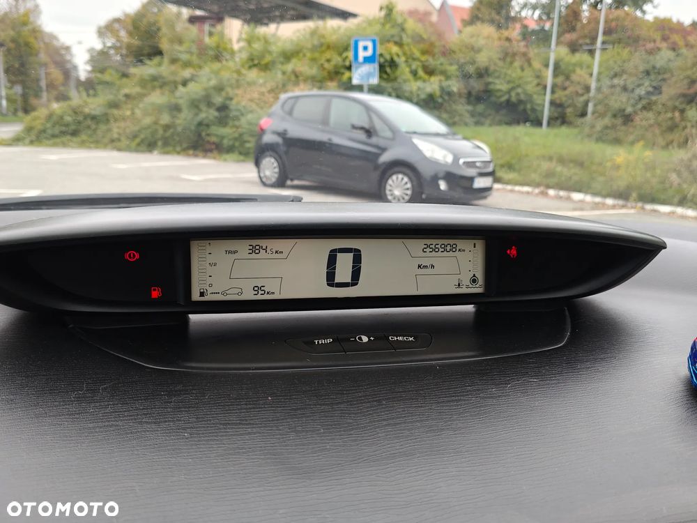 Citroën C4 1.6 16V Confort - 22