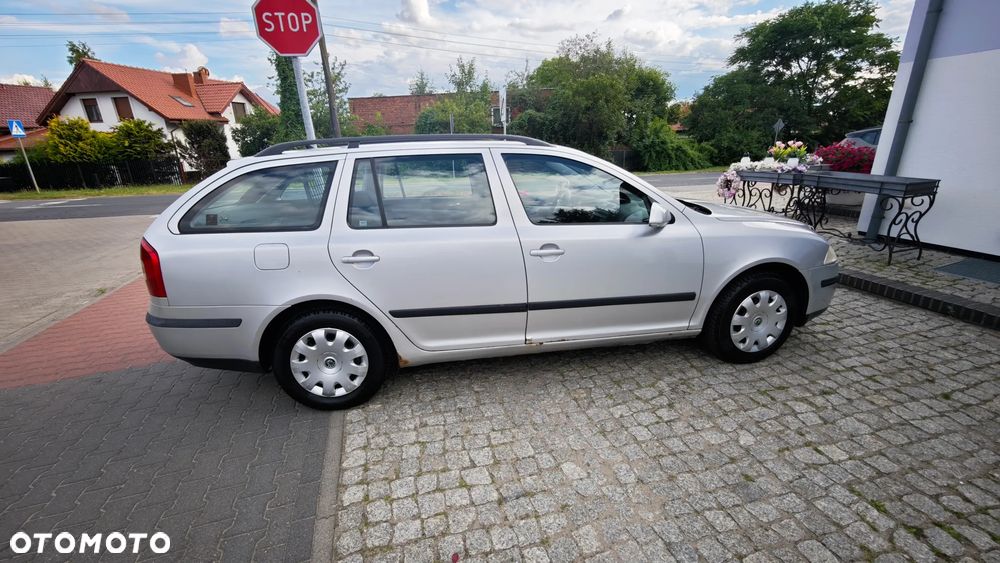 Skoda Octavia 1.6 FSI Ambiente - 3