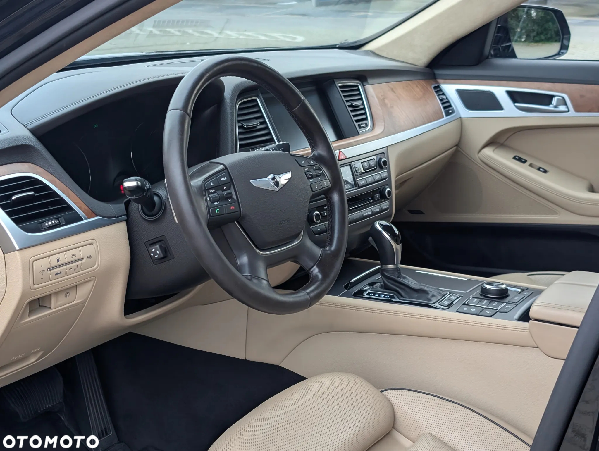 Hyundai Genesis 3.8 V6 GDI - 34