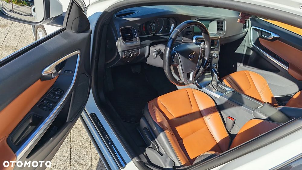 Volvo V60 D4 Geartronic Momentum - 32