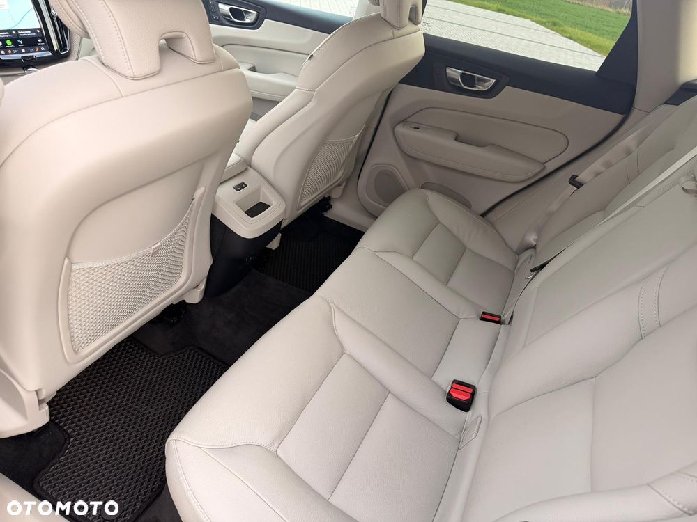 Volvo XC 60 B4 B Plus Bright - 12