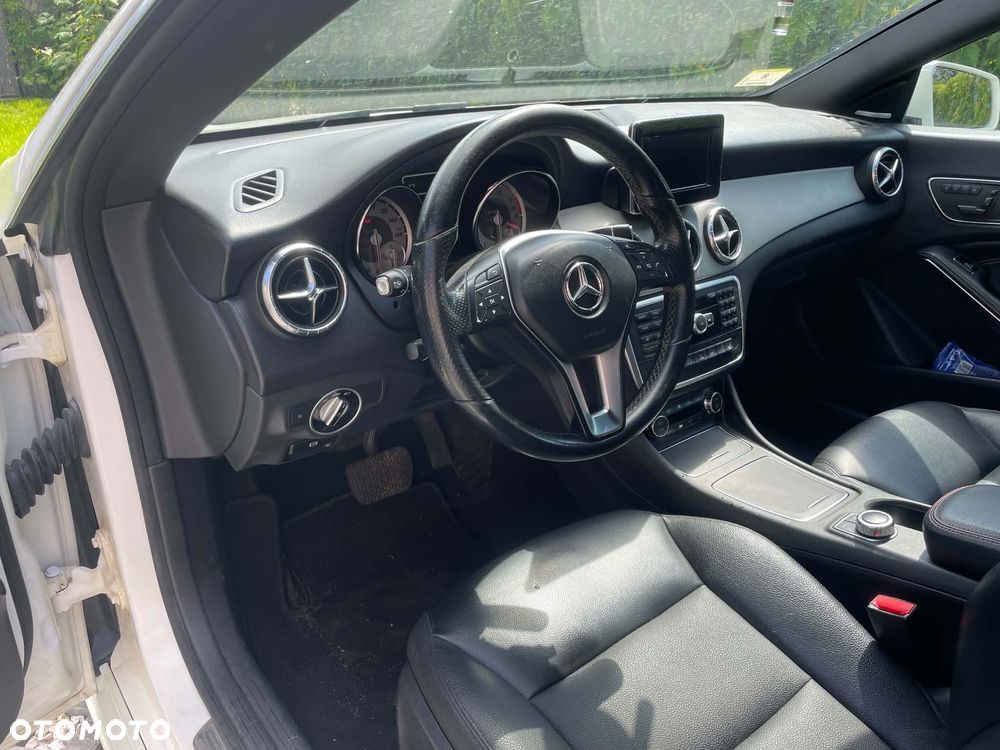 Mercedes-Benz CLA 250 4-Matic - 8