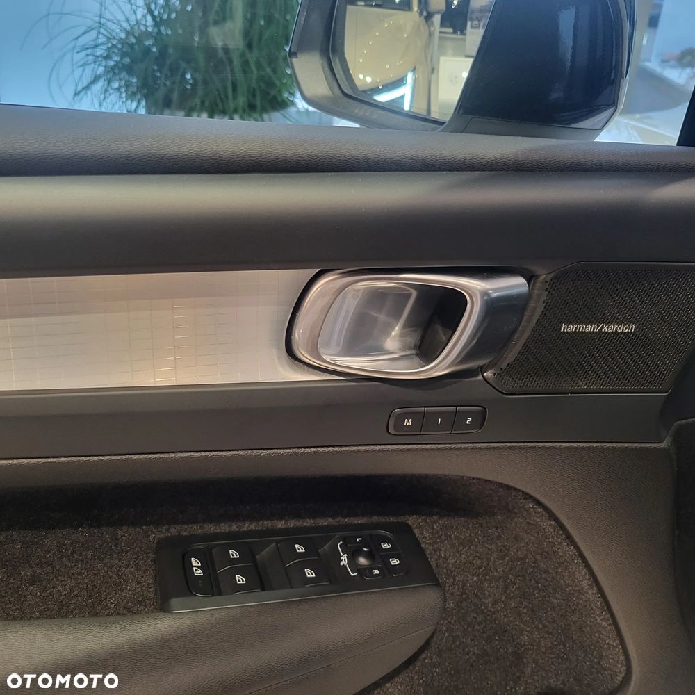 Volvo XC 40 B3 Plus Dark - 24