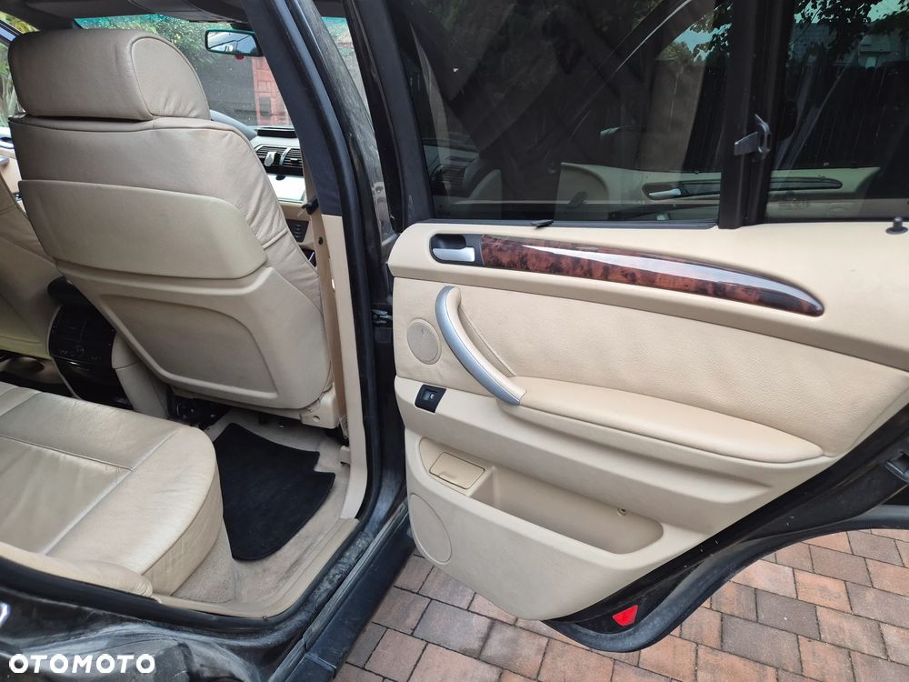 BMW X5 4.4i - 19