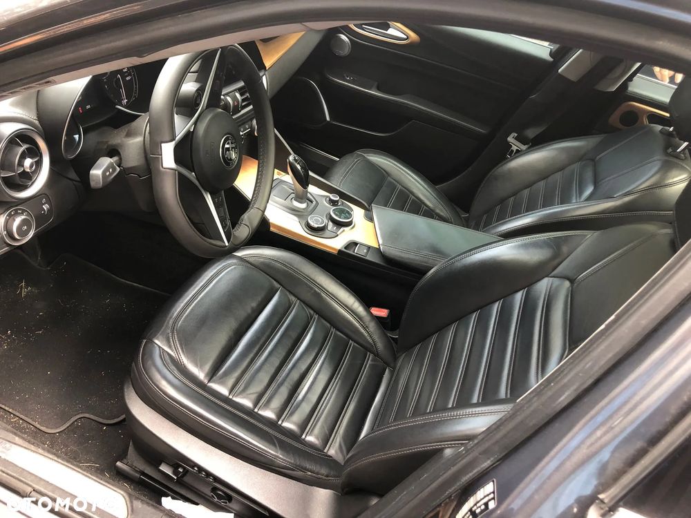 Alfa Romeo Giulia 2.0 Turbo 16V AT8 Veloce Ti - 19