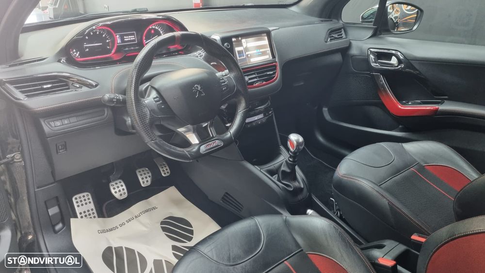 Peugeot 208 GTI 200 THP - 17