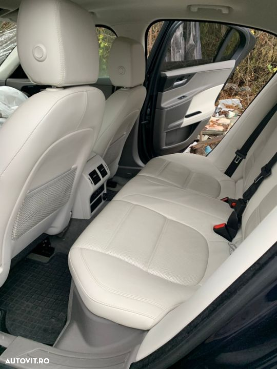 piese jaguar xe 20d cutie automata 8 trepte motor euro6 interior sistem audio uși oglinda stânga navigație GPS dezmembrez Plansa bord cu airbagurile sărite caseta directie - 6