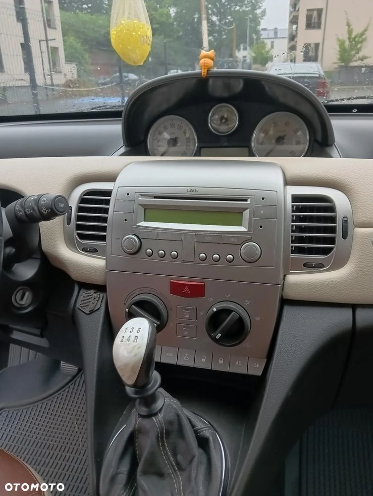 Lancia Ypsilon 1.4 8V Moda Milano (4 os.) - 23