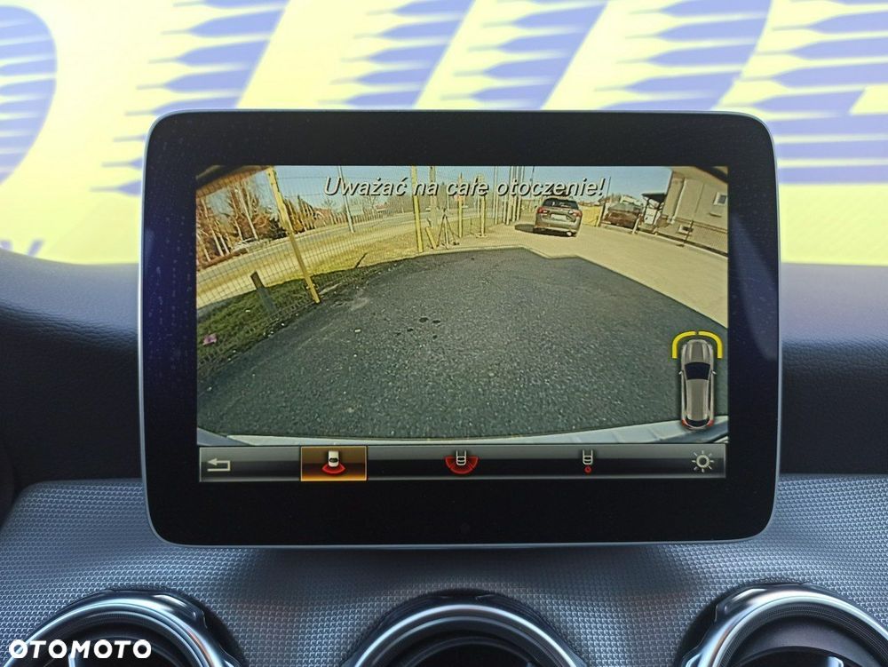 Mercedes-Benz GLA - 13