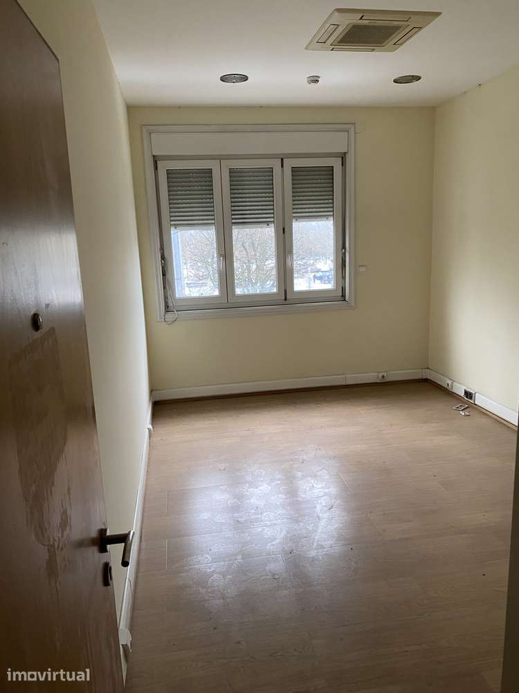 **Escritórios profissionais no centro de Barcelos – desde 260€** - Grande imagem: 5/10