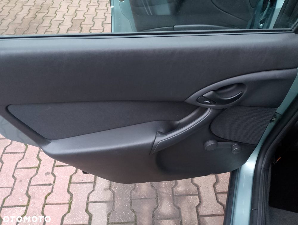 Ford Focus 1.4 Trend - 16