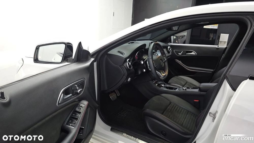 Mercedes-Benz CLA 250 4-Matic AMG Line - 11