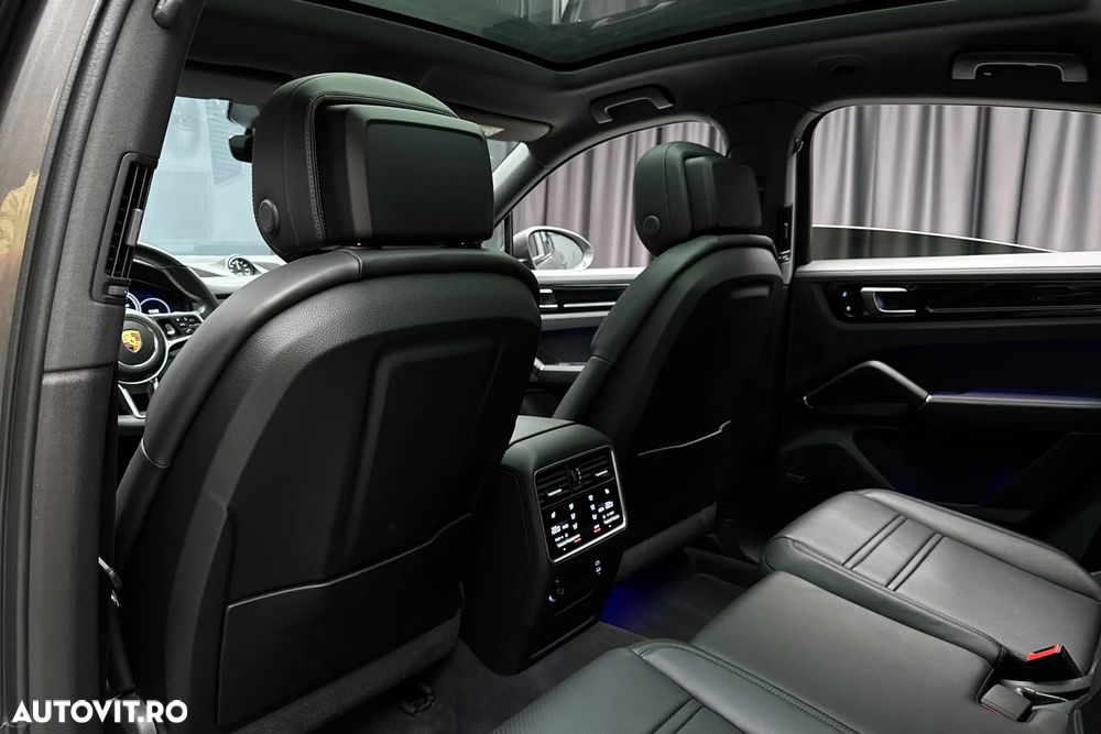 Porsche Cayenne Coupe E-Hybrid Tiptronic S Platinum Edition - 39