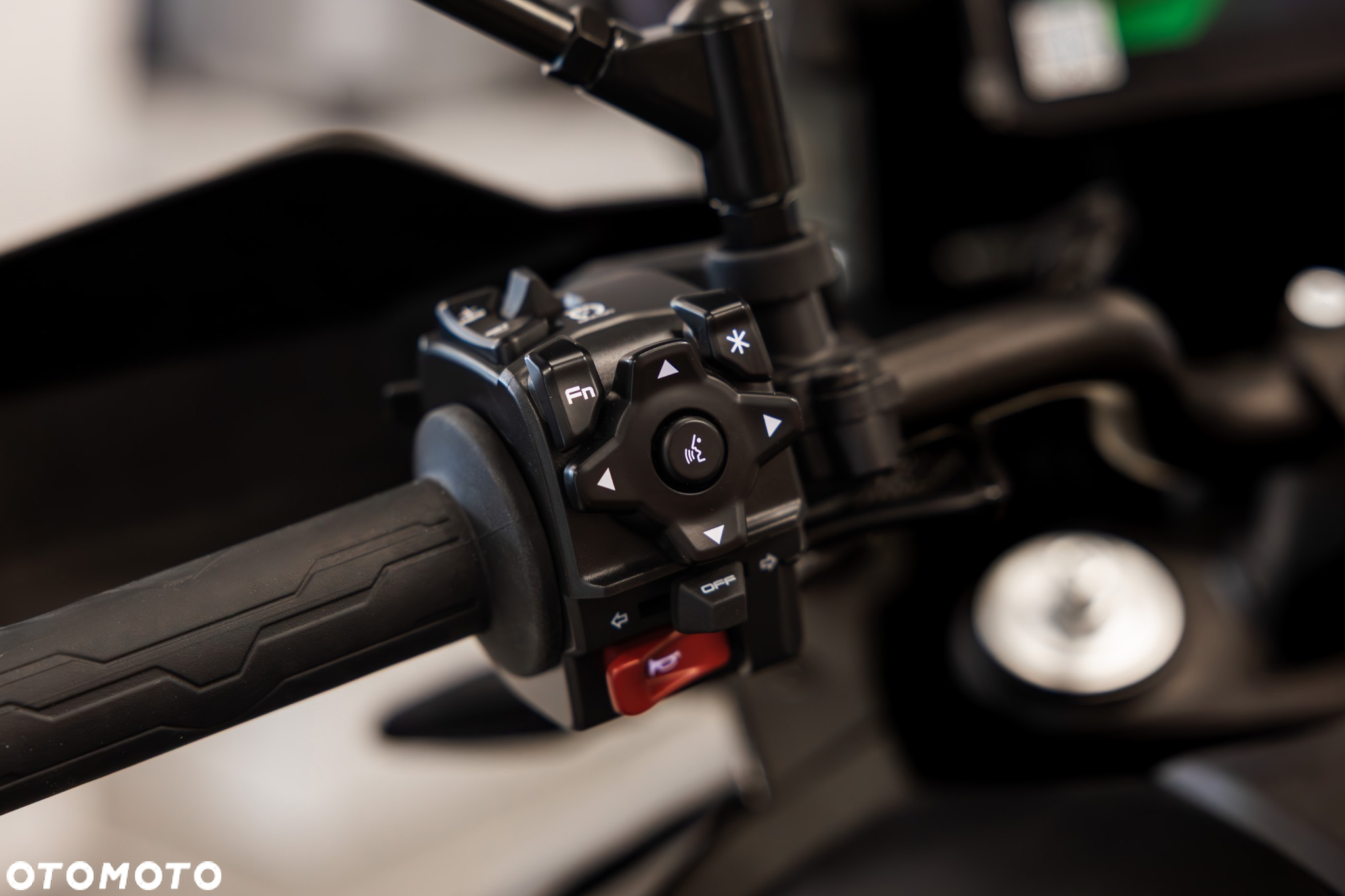 CFMoto MT - 14