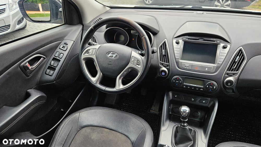 Hyundai ix35 1.7 CRDi 2WD blue Finale Gold - 24