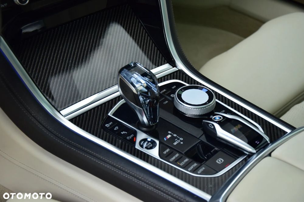 BMW Seria 8 - 32