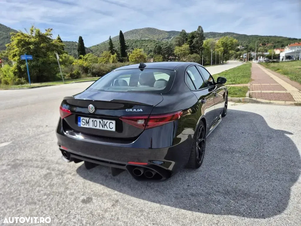 Alfa Romeo Giulia 2.9 V6 Bi-Turbo AT8 Quadrifoglio - 5