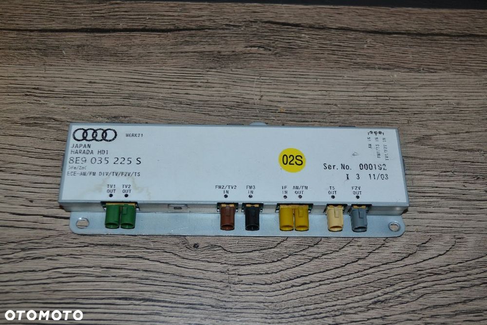 AUDI A4 B6 WZMACNIACZ ANTENOWY 8E9035225S - 1